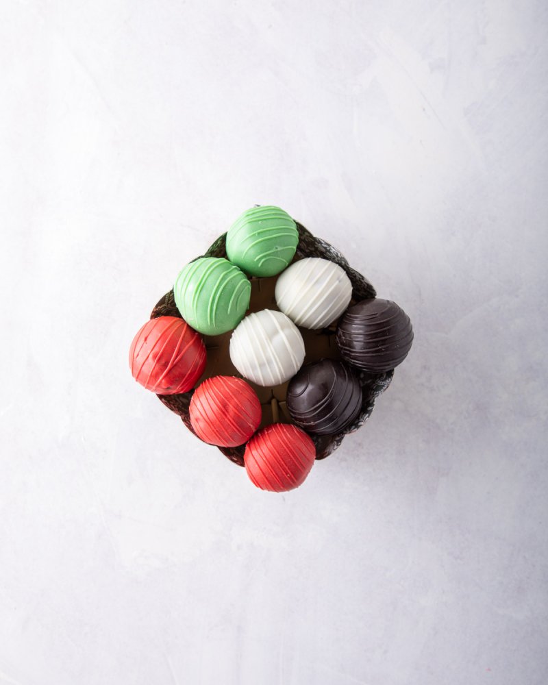 UAE flag cake pops - Image 3