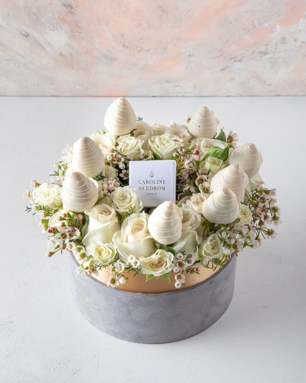 Classic Stud Earrings Hampers - Image 3