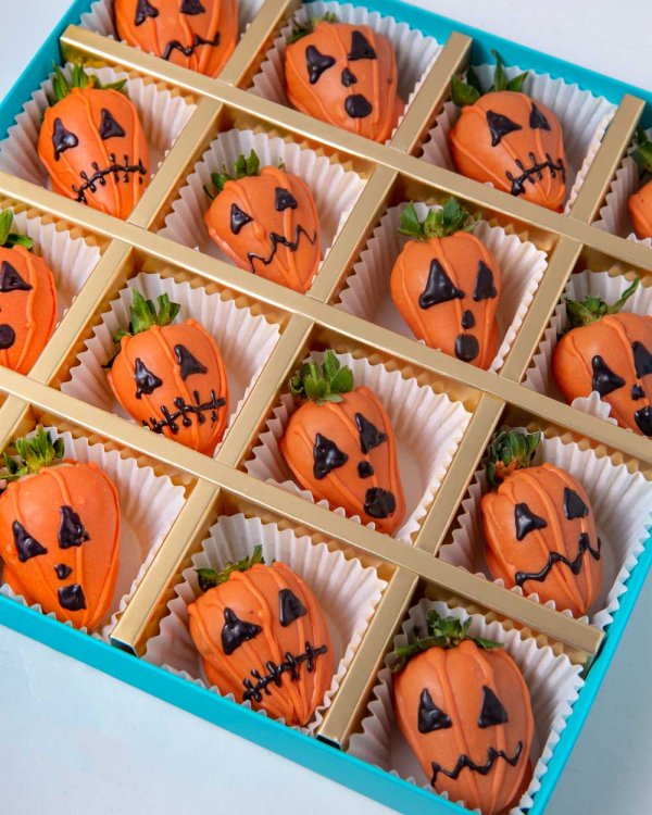 16pcs Chocolate Strawberry Pumpkins