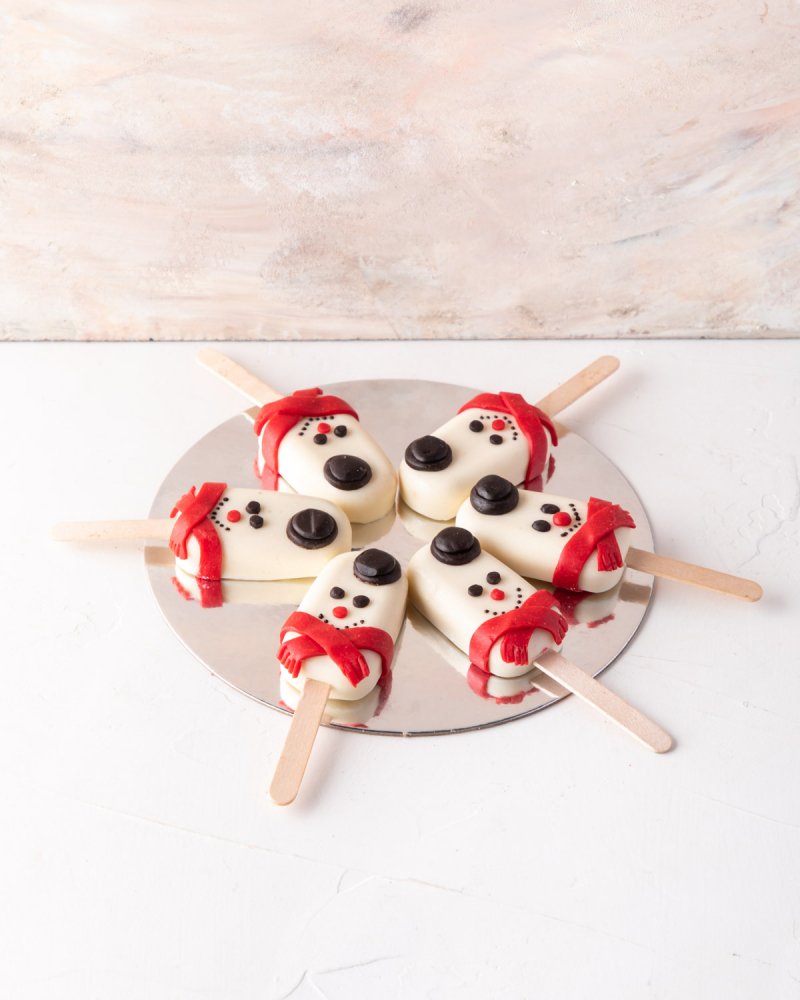 Snowman Cakesicles by NJD
