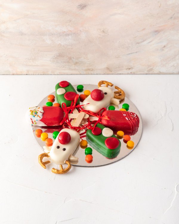 Christmas Theme Cakesicles by NJD