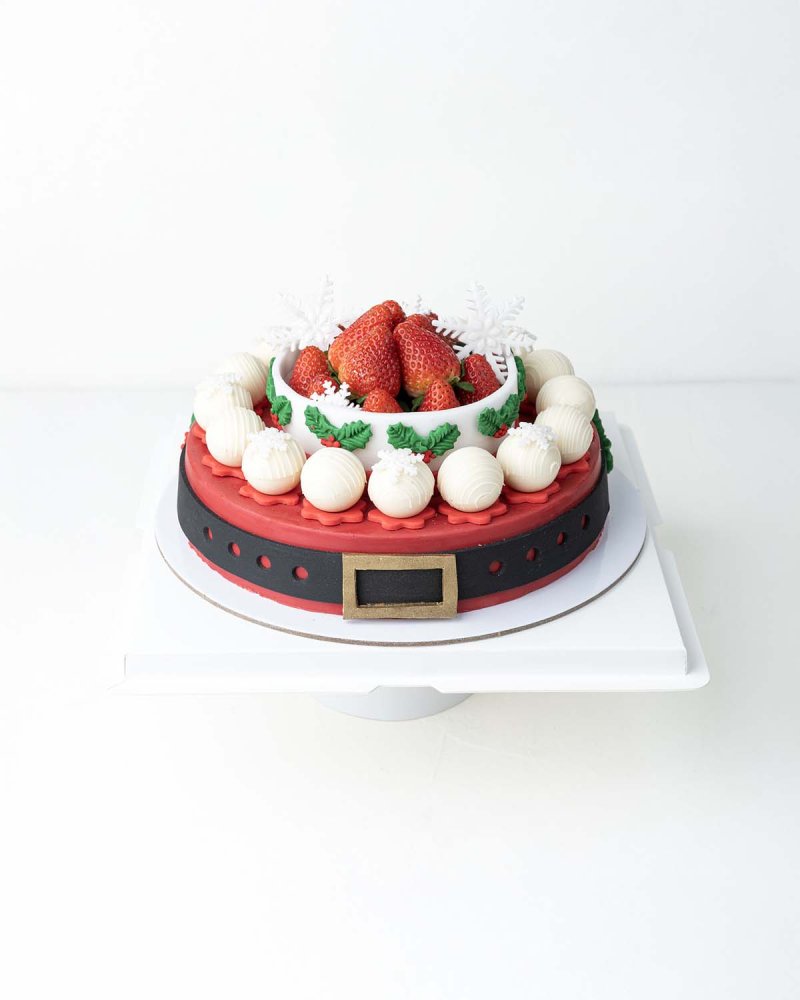 Holiday Season Cake with fresh strawberries - Image 2