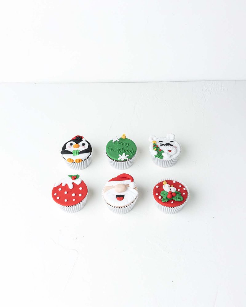 6 Christmas Cupcakes