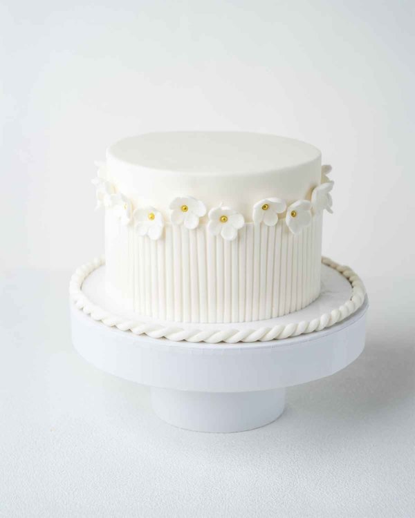 1kg White Cake by Cravings Cake