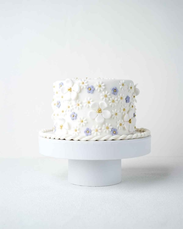 The Flowers 1kg Cake by Cravings Cafe